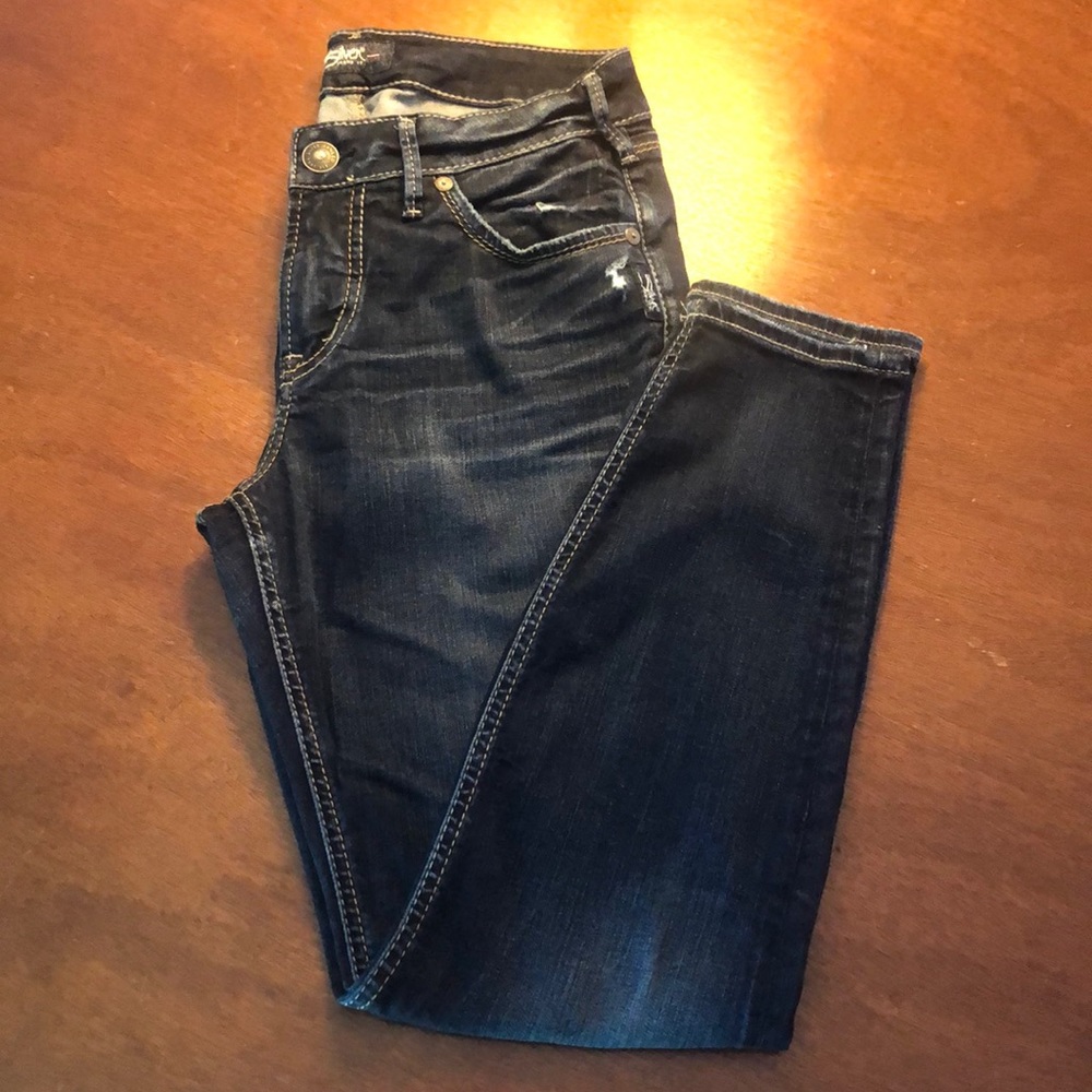 Silver Avery fit crops.